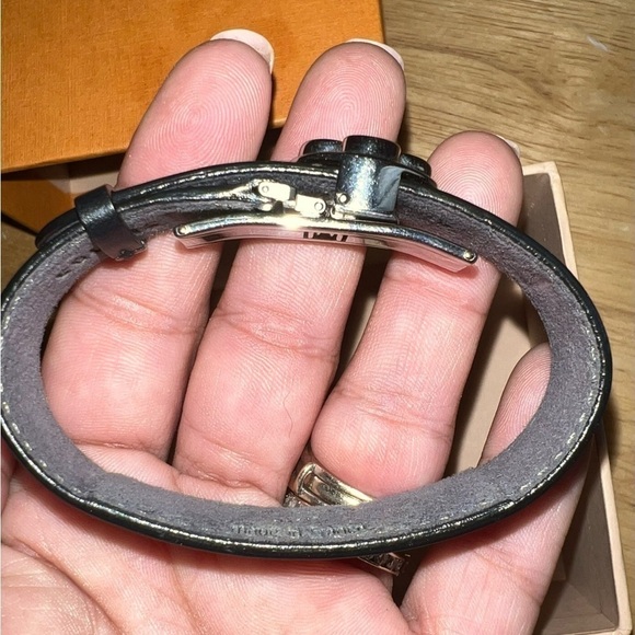 Louis Vuitton black adjustable monogram bracelet. - Picture 8 of 8